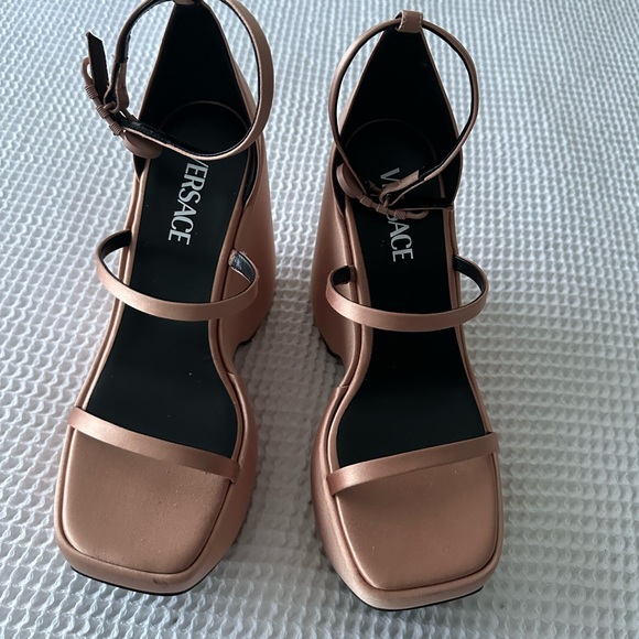 Versace platform heels - Picture 2 of 4